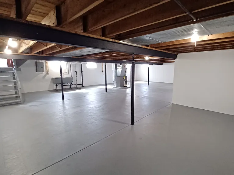21 E & West Rd — Photo 14