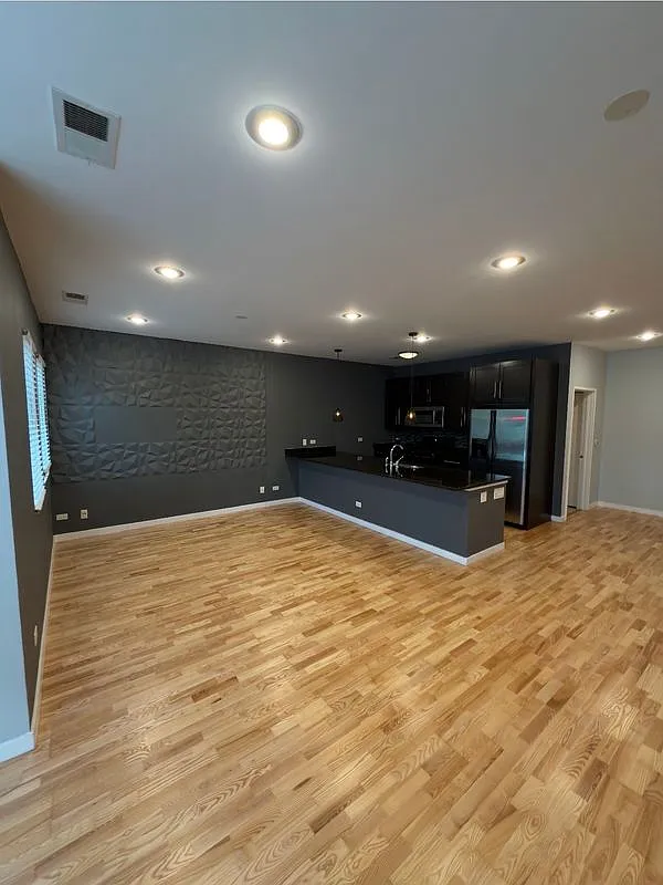 2 bed, 2.0 bath, 1392 sqft, $2,750 — Photo 2