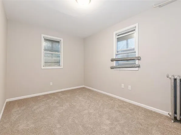 194-56 Murdock Avenue image 4 of 19