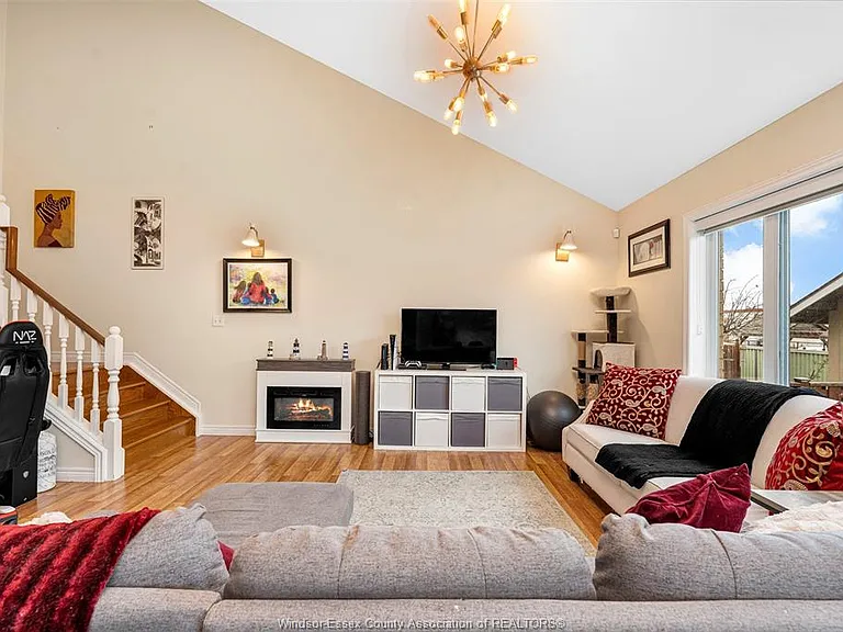 11460 Timber Bay Cres — Photo 7