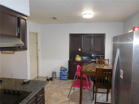 4th image of 3230 Potomac Dr