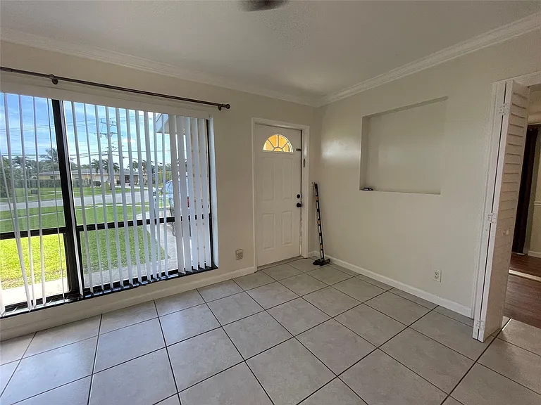 6101 NW 18th St — Photo 6