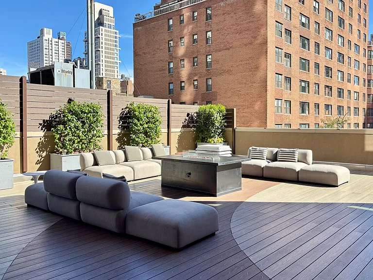 205 E 59th St #1101 — Photo 10