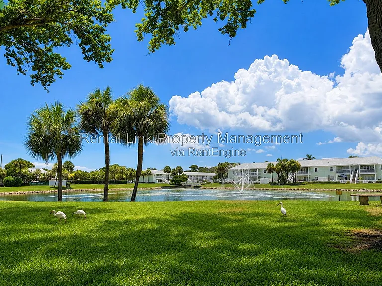 4728 Beach Dr SE #B — Photo 23