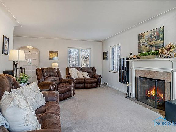 4th image of 2421 Wildwood Blvd