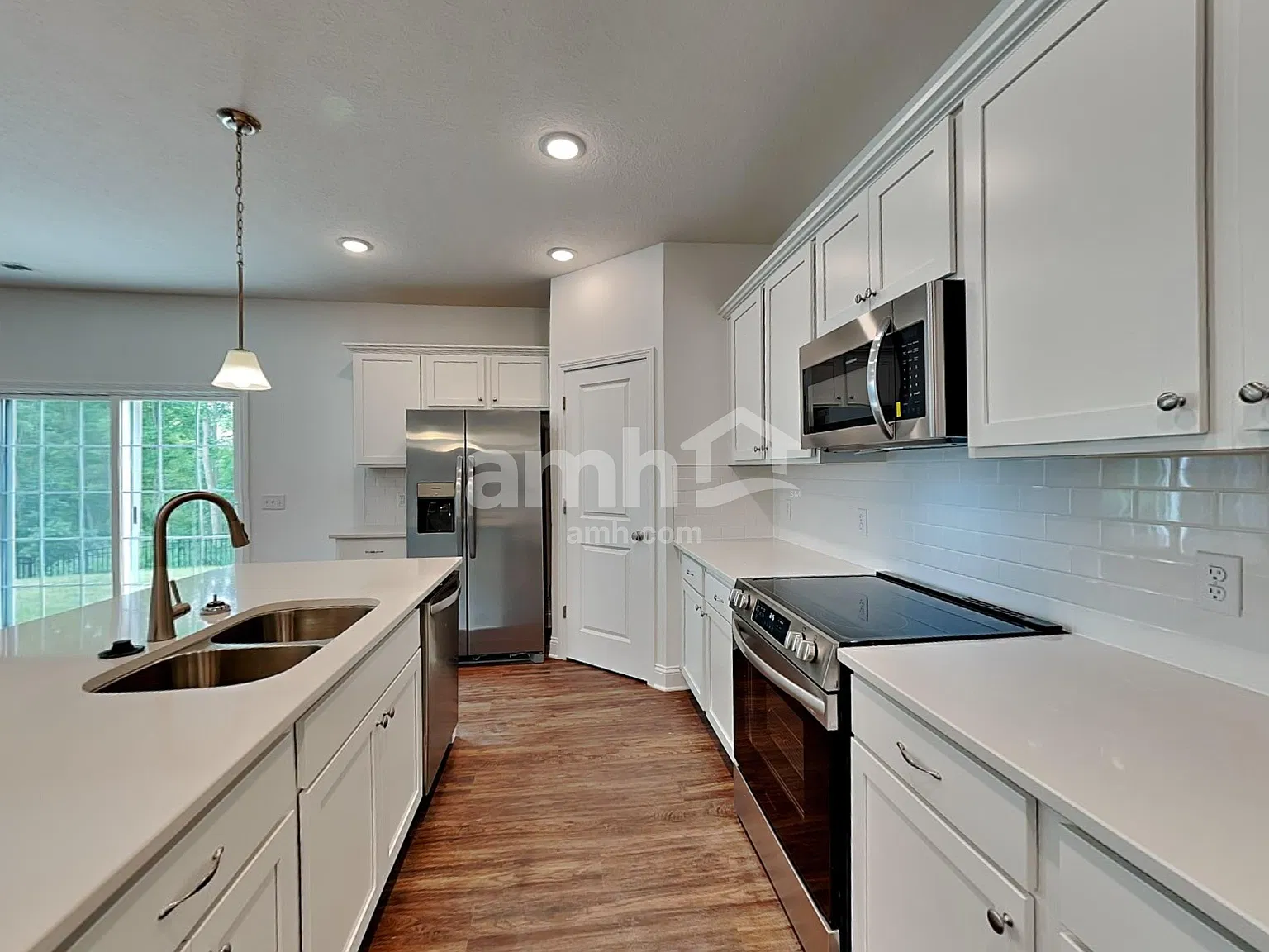 5 bed, 3.0 bath, 2499 sqft, $3,325 — Photo 3