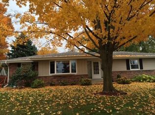 788 Club Ln, Waterford, WI 53185