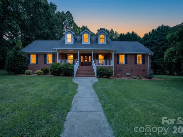 8234 Dennis Rd, Mint Hill, NC 28227