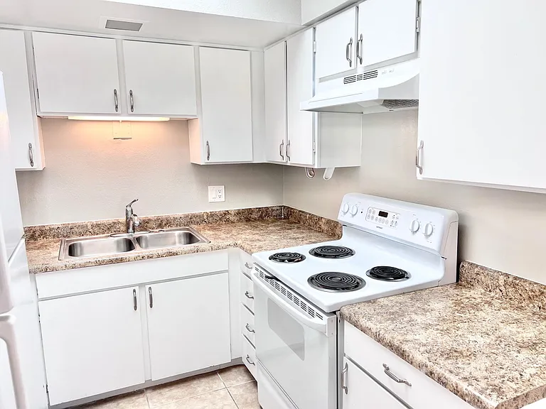 2502 N 46th St #6 — Photo 8