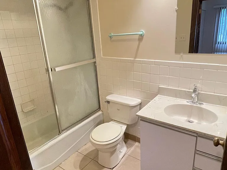 8020 N Kilpatrick Ave #D — Photo 9