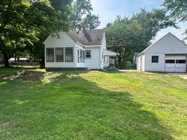 204 Willow Dr, Buchanan, MI 49107