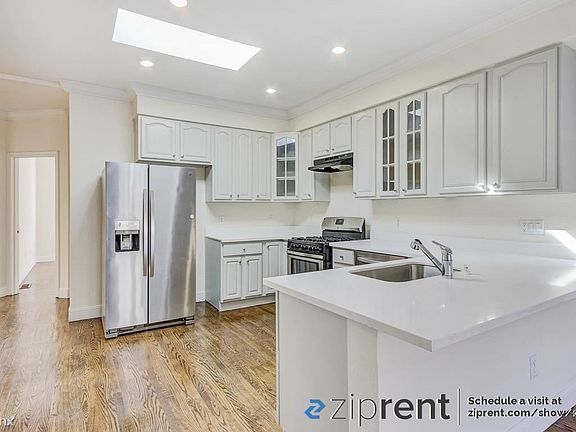 3rd image of 1520 Thomas Ave