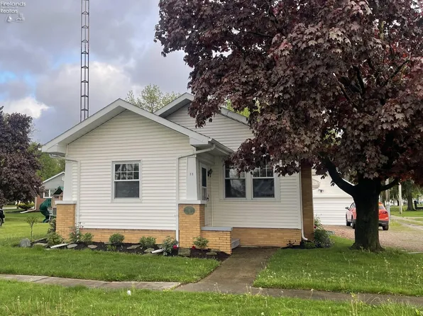 11 W Howard St, Willard, OH 44890