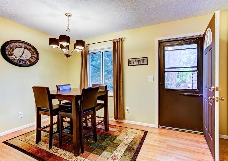 1st image of 75 River Woods Ln