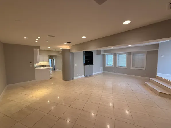 8030 Walinca Ter, Saint Louis, MO 63105