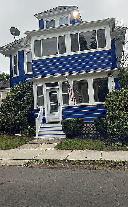 1st image of 6 Blossom St