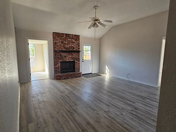 5th image of 4206 Whispering Oak Dr