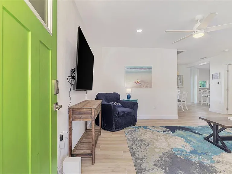 1731 Redwood St — Photo 5
