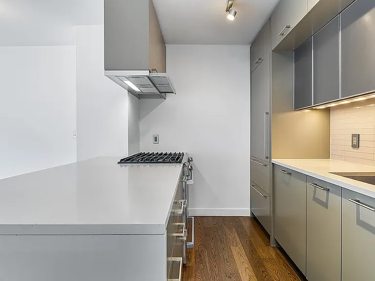 225 Rector Pl #12R — Photo 4