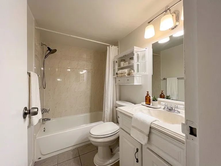 6001 Arlington Blvd #305 — Photo 8