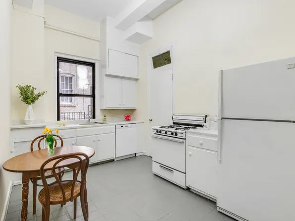 1349 Lexington Avenue 1F image 3 of 14