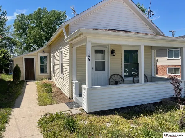 146 N 8th St, Geneva, NE 68361