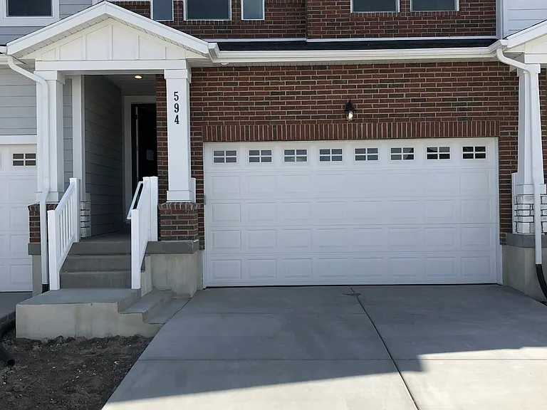 192 W Silver Springs Dr — Photo 2