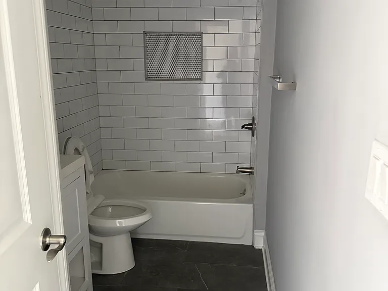 702 Sigel St — Photo 8