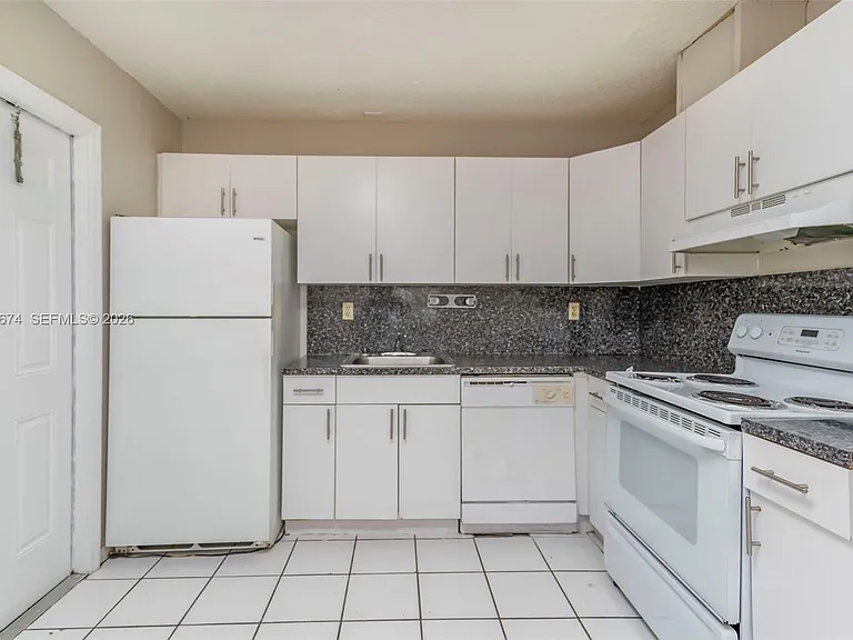 6331 Pierce St #1 — Photo 4
