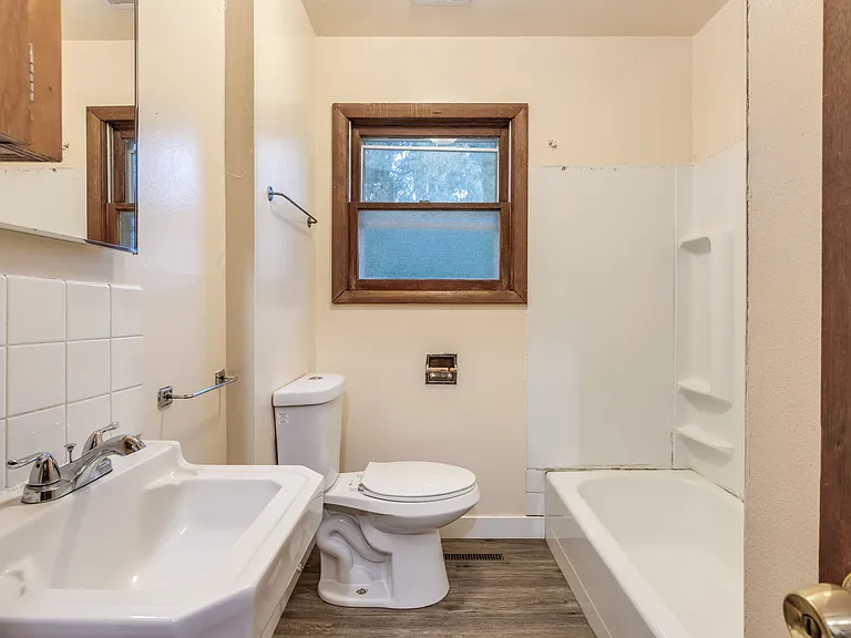 11835 NE Couch St — Photo 10