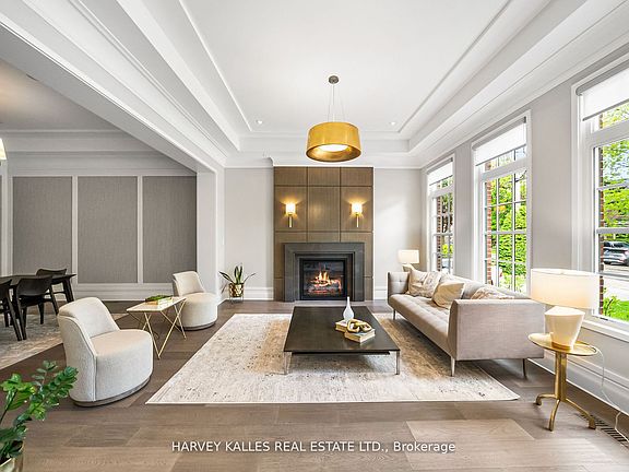5th image of 163 Cortleigh Blvd