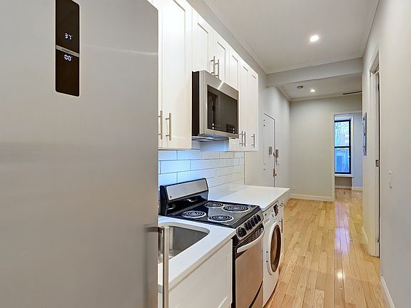 4th image of 315 E 57th St APT 1A