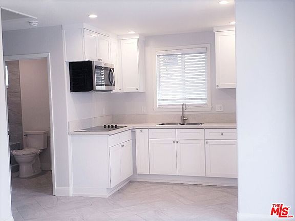 3rd image of 1408 S Magnolia Ave #1
