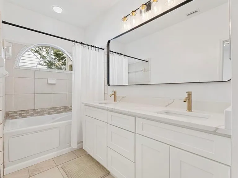 11585 NW 18th Pl — Photo 13