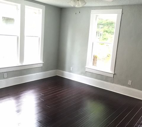 3rd image of 911 Elm Ave