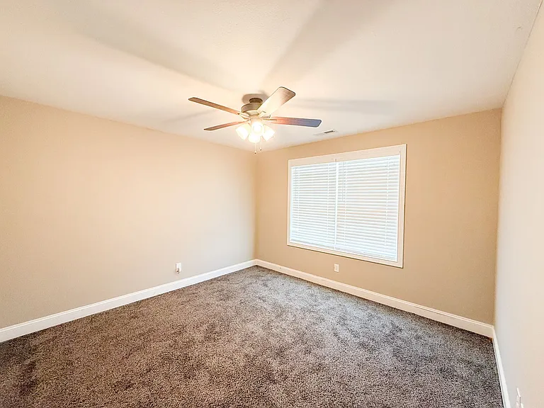 350 Dugger Dr — Photo 7
