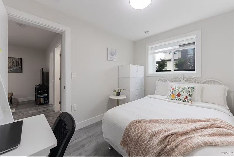 Surrey Apartment for rent - 3 Bedrooms — photo 8