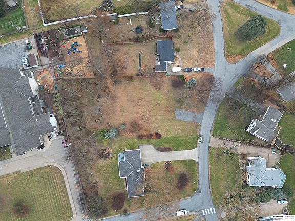 2nd image of 8506 Broadmoor Dr
