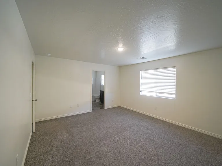 3243 S Fossil Hills Dr — Photo 33