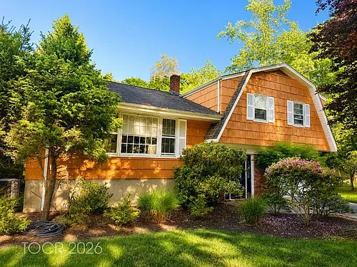 1 Lyons Pl Photo 1