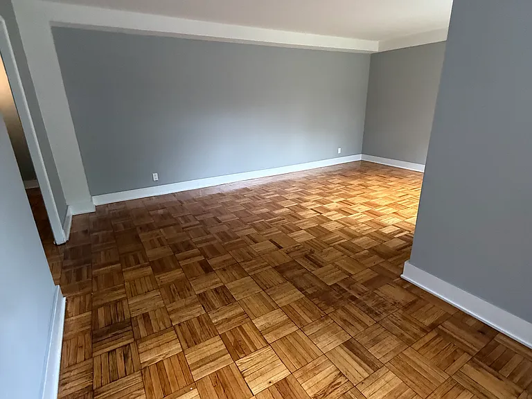 196-15 65th Cres #3C — Photo 1