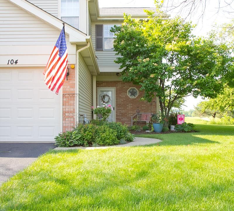 1st image of 104 Golfview Dr