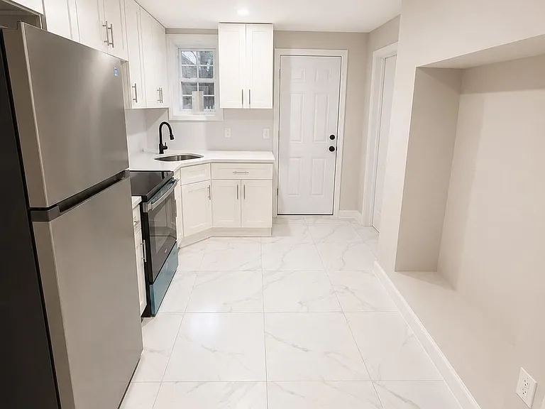 2040 Washington Ave — Photo 3