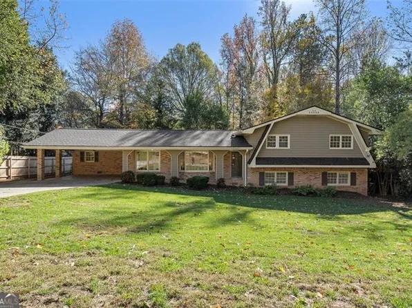 2129 Luray Ct, Dunwoody, GA 30338