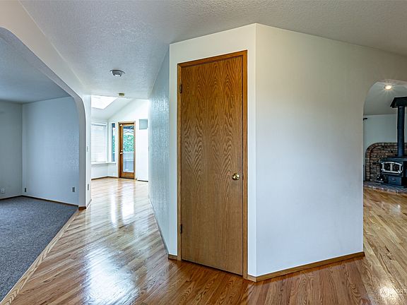 5th image of 158 Mcelroy Place