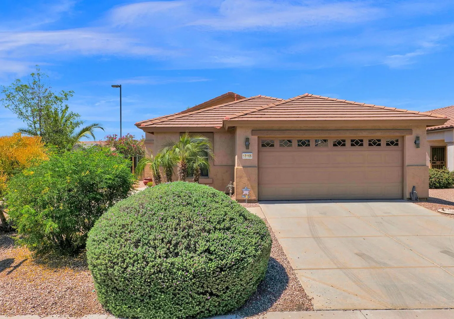 2 bed, 2.0 bath, 1401 sqft, $1,750 — Photo 2