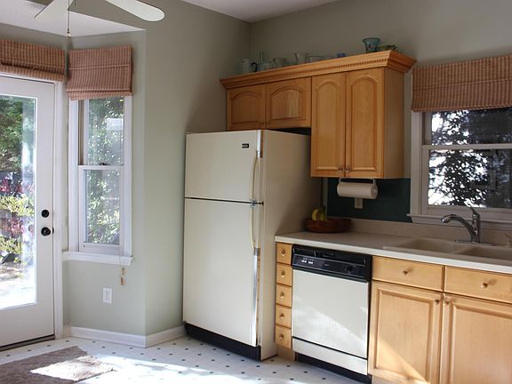 4th image of 943 Portabella Ln