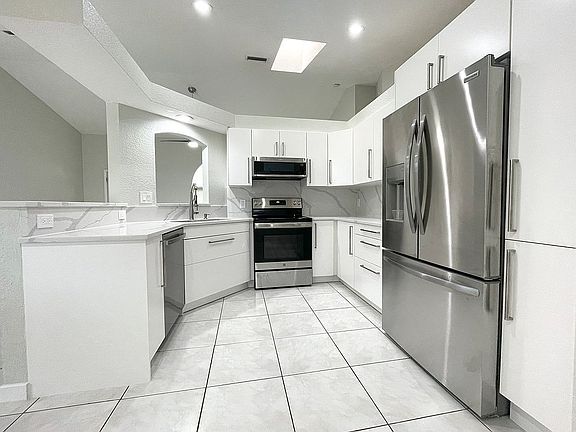 5th image of 3280 Steadman St