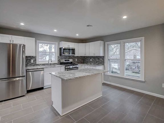5th image of 936 Mizzen Ave
