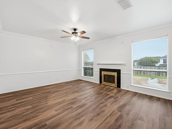 3rd image of 2216 Oak Park Dr
